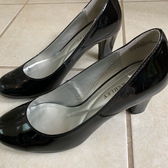 Laura Ashley black heels. - Picture 3 of 6